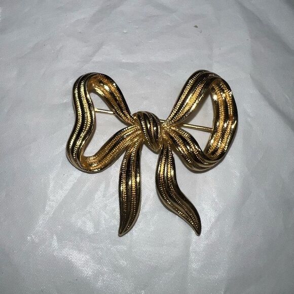 Vintage MCM Signed Monet Ribbon Bow Brooch - Picture 1 of 9